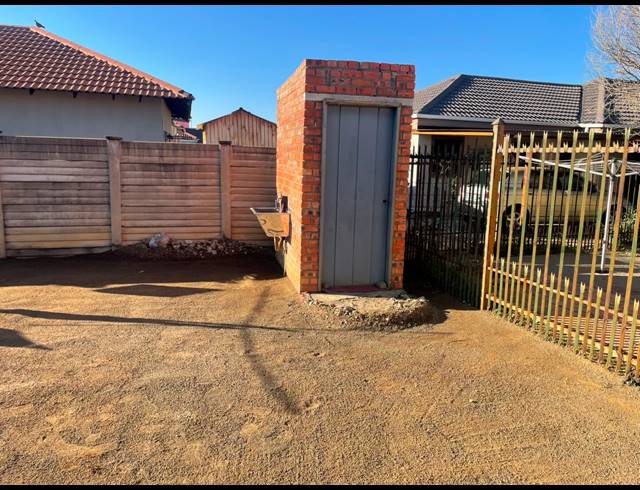 2 BEDROOM HOUSE FOR SALE IN VISTA PARK